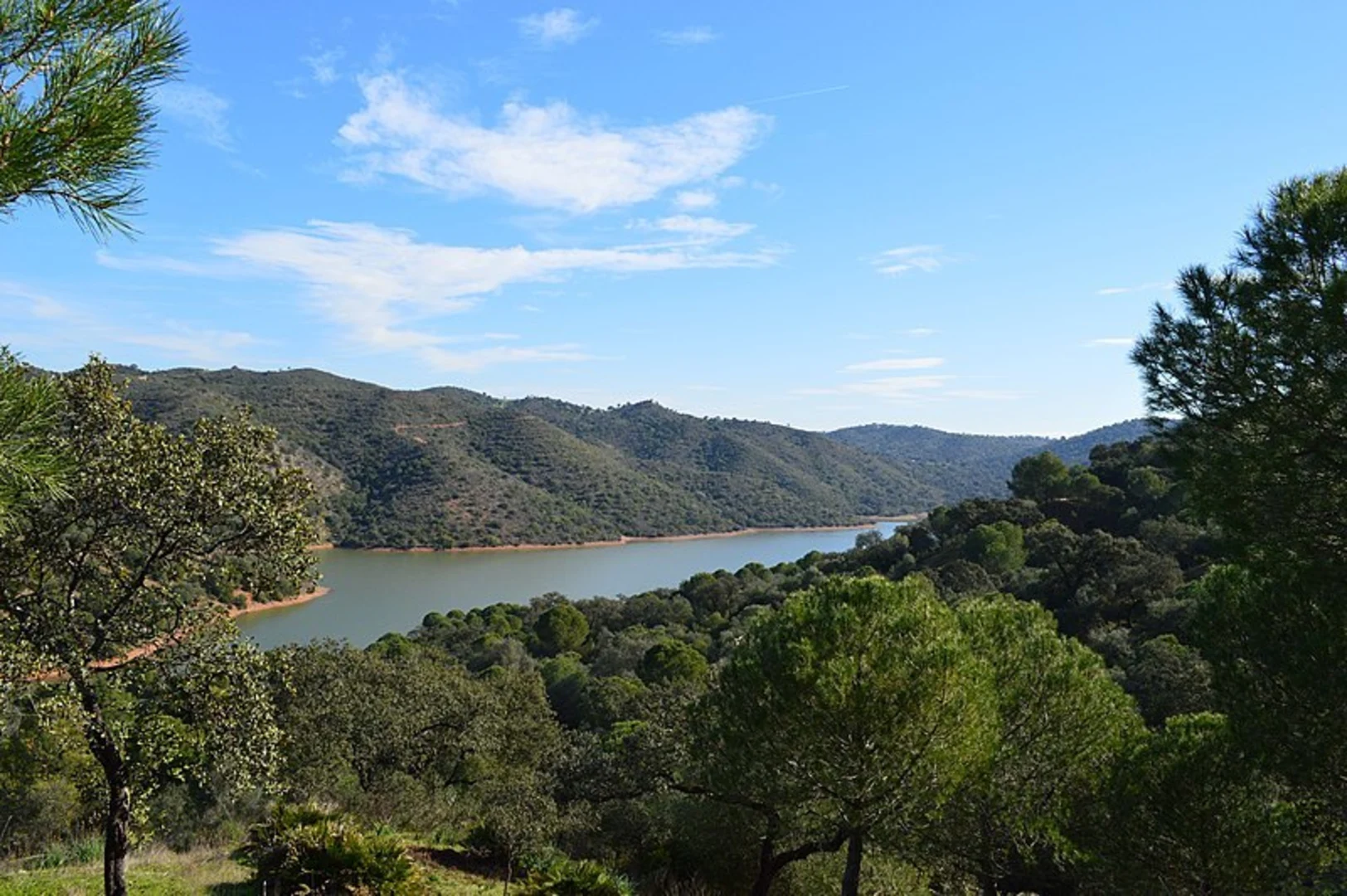 An image depicting the trail Guillena Water Route PR A 218 and its surrounding area.