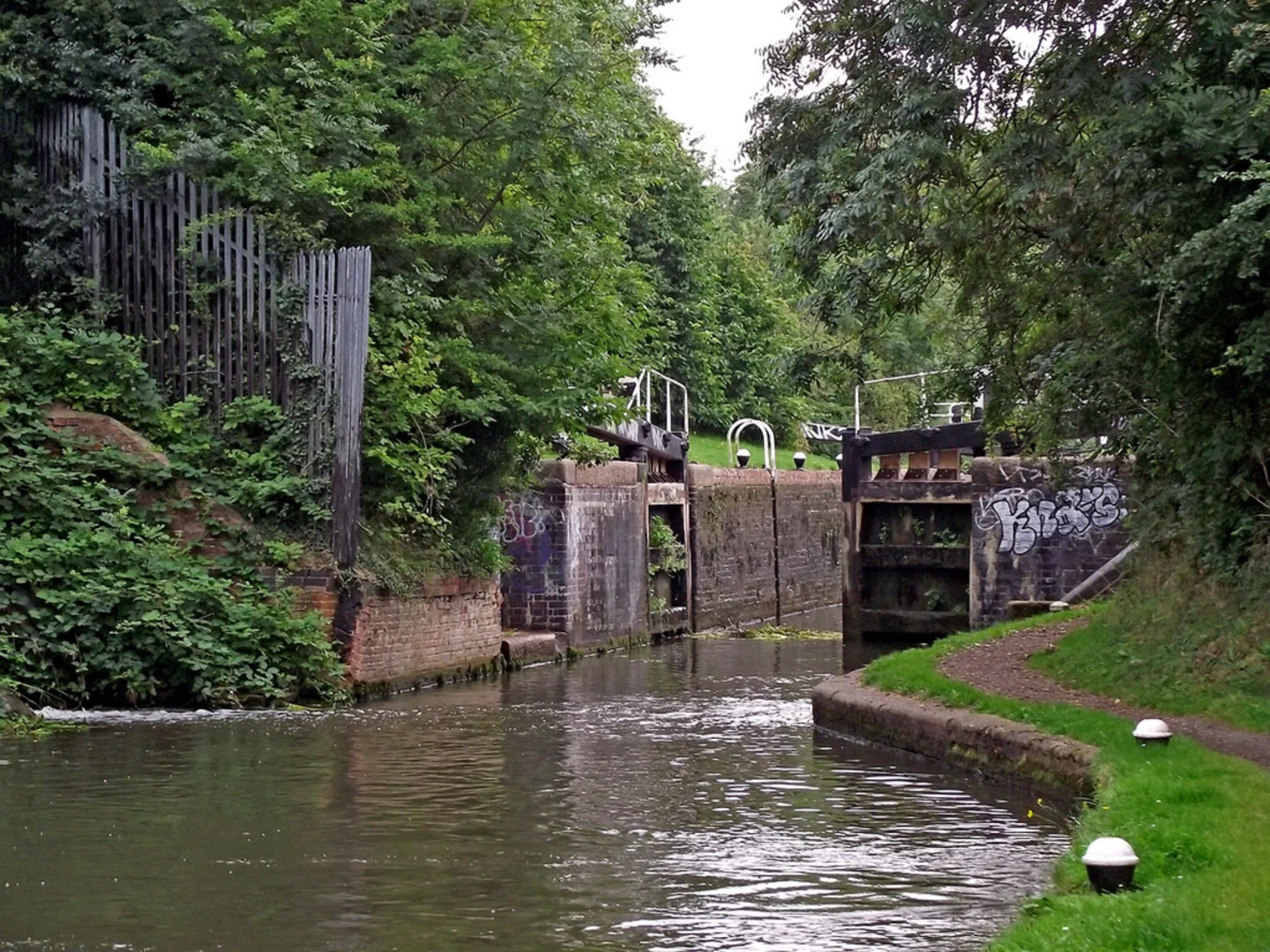 An image depicting the trail Bouskel Park and Grand Union Canal and its surrounding area.