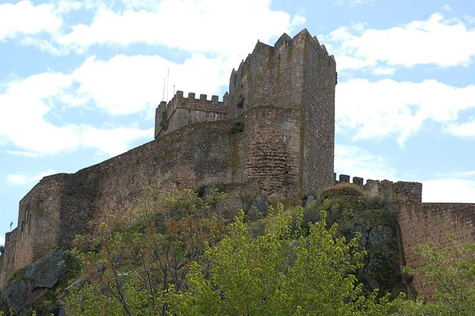 An image depicting the trail Sierra de los Picorros PR BA 100 and its surrounding area.