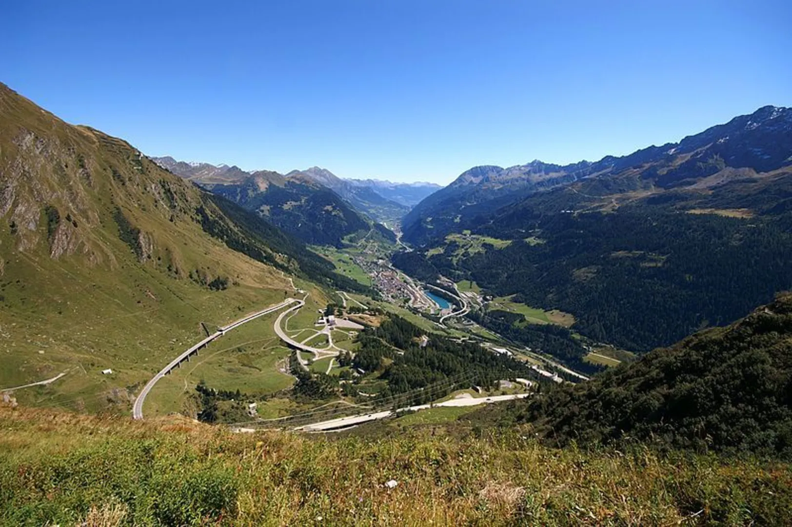 An image depicting the trail Lago della Piazza to Ronco and its surrounding area.