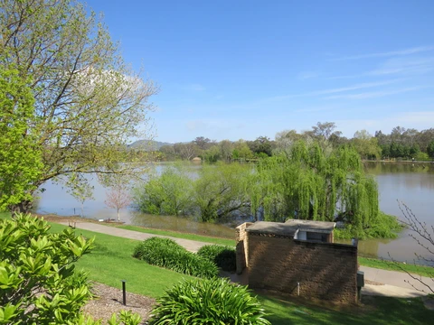 Gateway Island and Belvoir Park Pathway