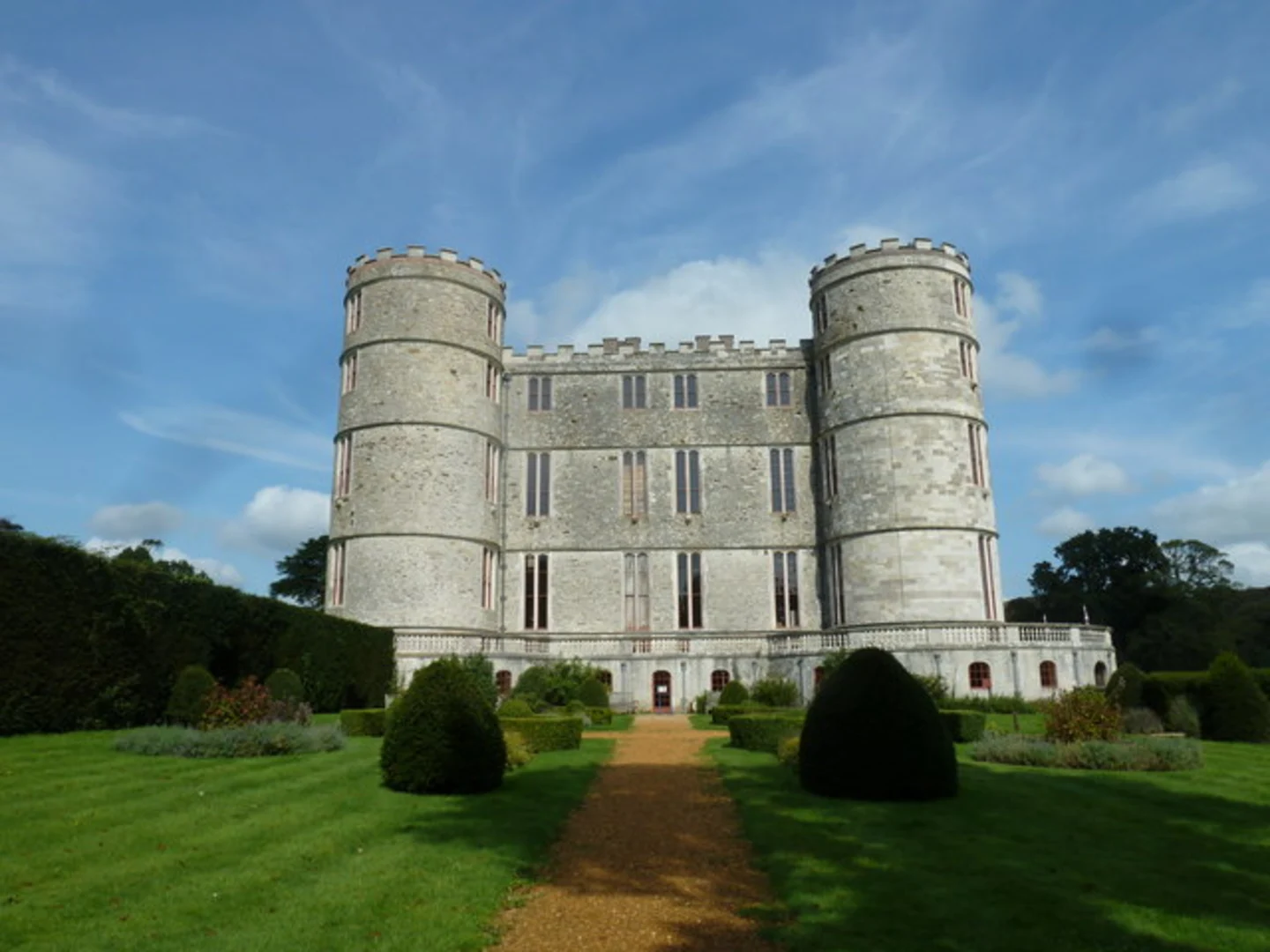An image depicting the trail Lulworth Castle Loop and its surrounding area.