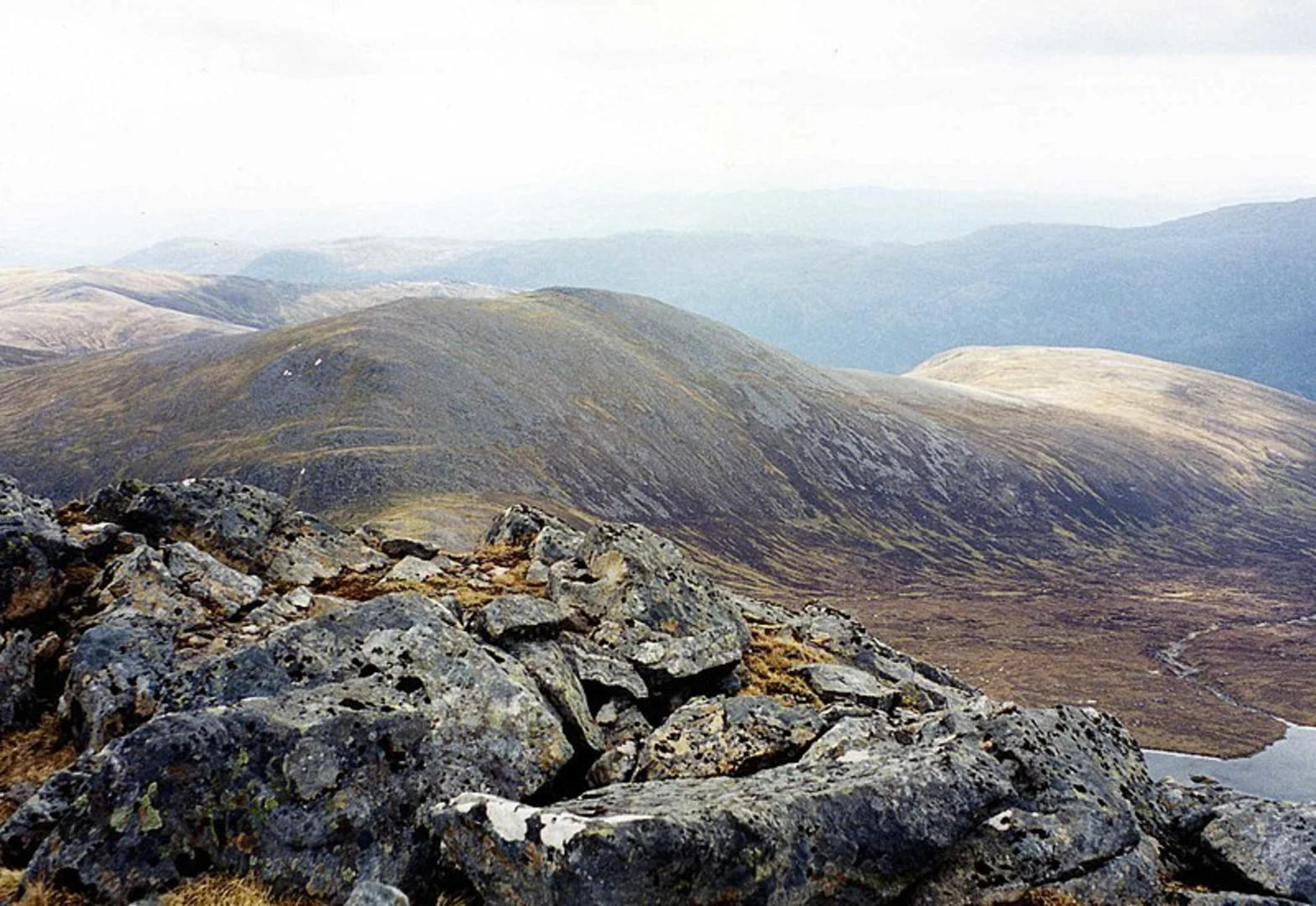 An image depicting the trail An Socach - Mullardoch Walk and its surrounding area.