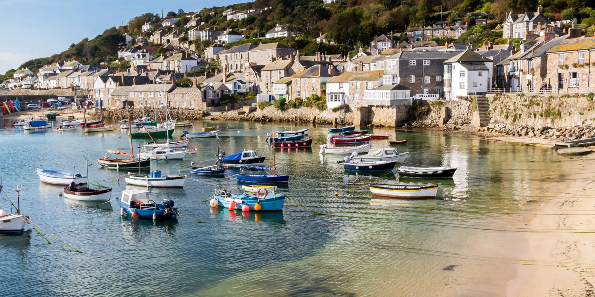An image depicting the trail Mousehole to Lamorna Walk and its surrounding area.