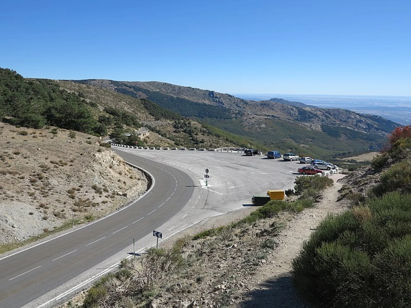 An image depicting the trail Cuerda Larga Trail and its surrounding area.