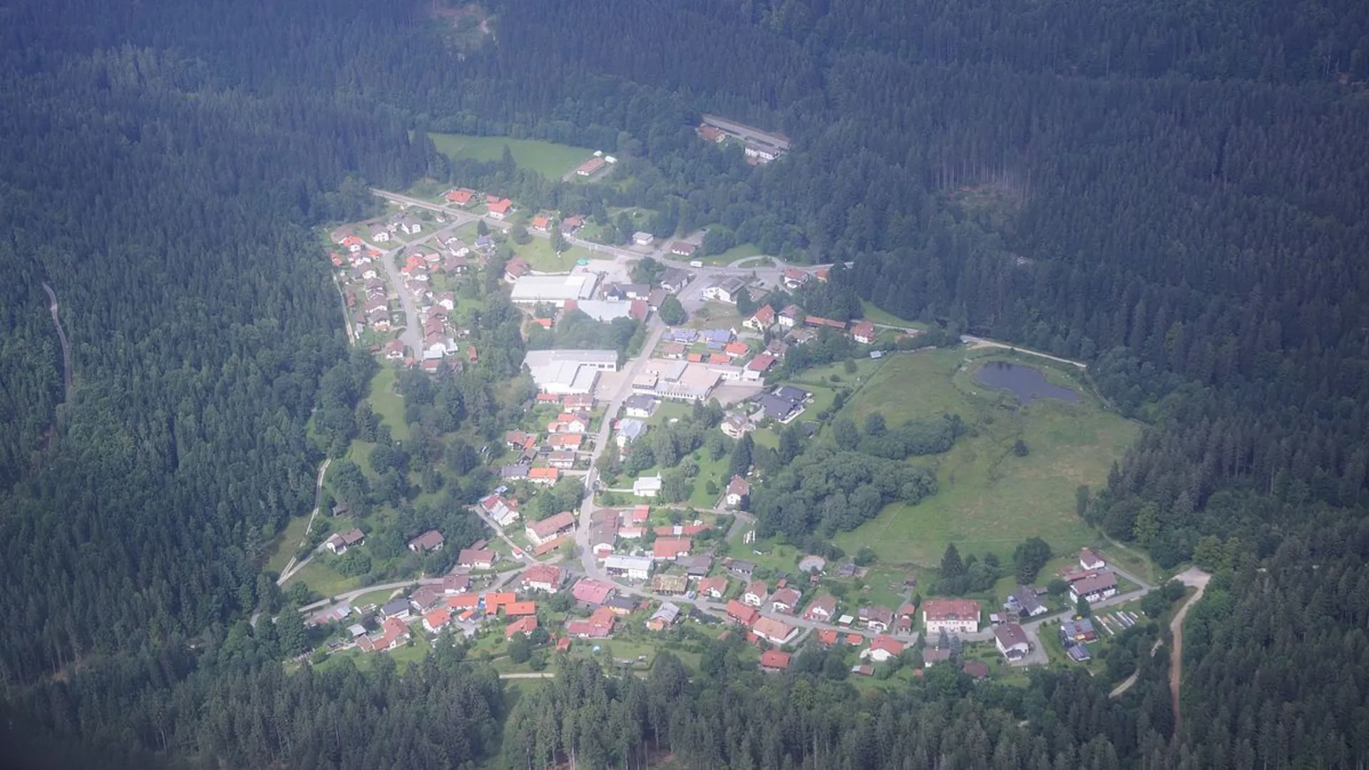An image depicting the trail Hans Watzlik Hain, Schmalzbachschwelle and Regenhütte Loop and its surrounding area.