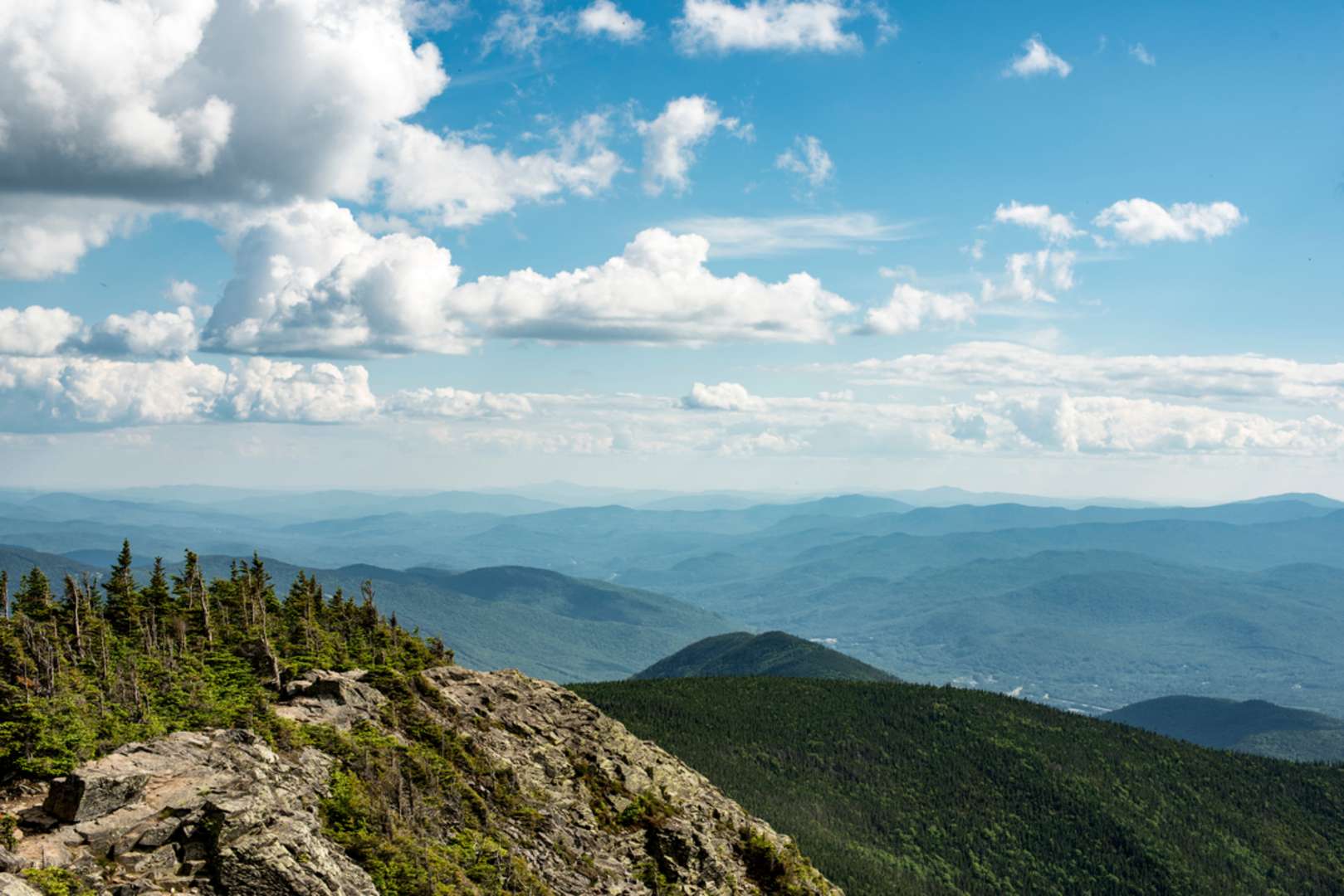 An image depicting the trail Mount Flume Loop and its surrounding area.