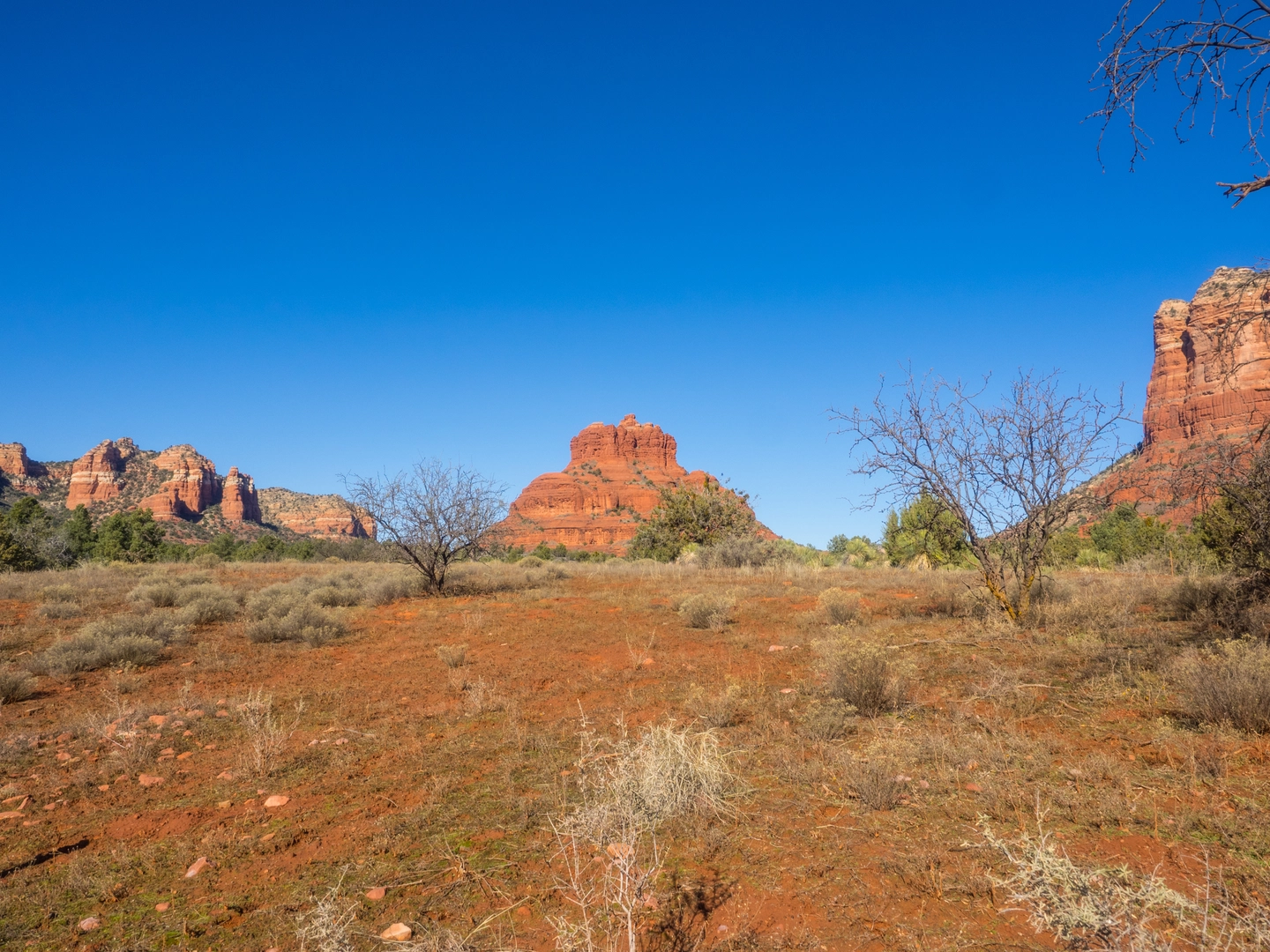 An image depicting the trail Bell Rock Pathway and HT Trail and its surrounding area.