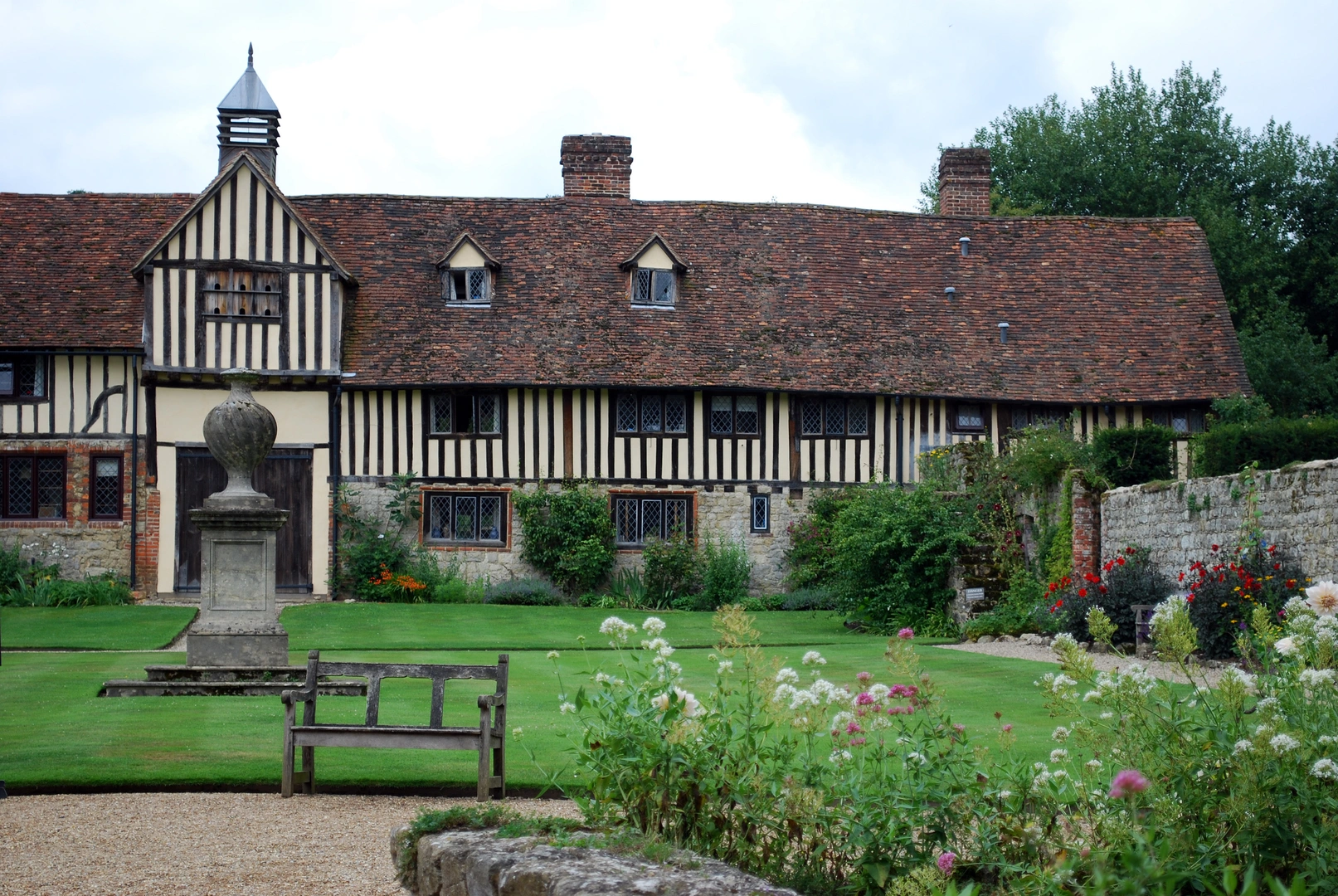 An image depicting the trail Ightham Mote, Raspit Hill and Oldbury Wood Loop and its surrounding area.