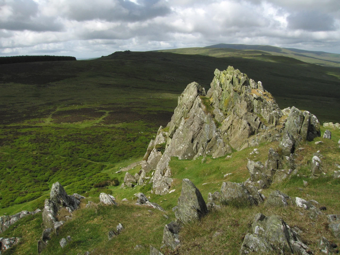 An image depicting the trail Foeldrygarn - Carn Menyn and its surrounding area.