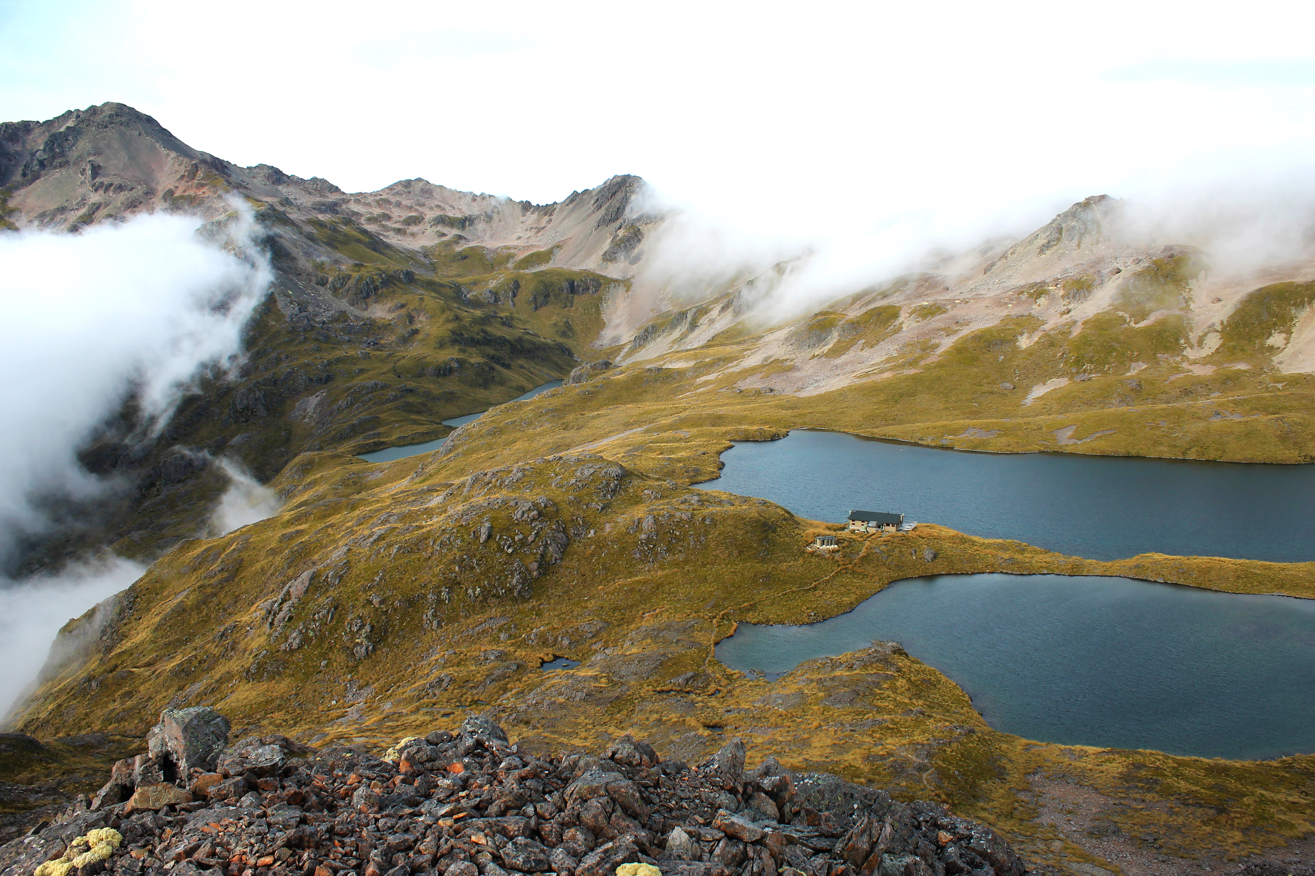 An image depicting the trail Nelson Lakes National Park and its surrounding area.