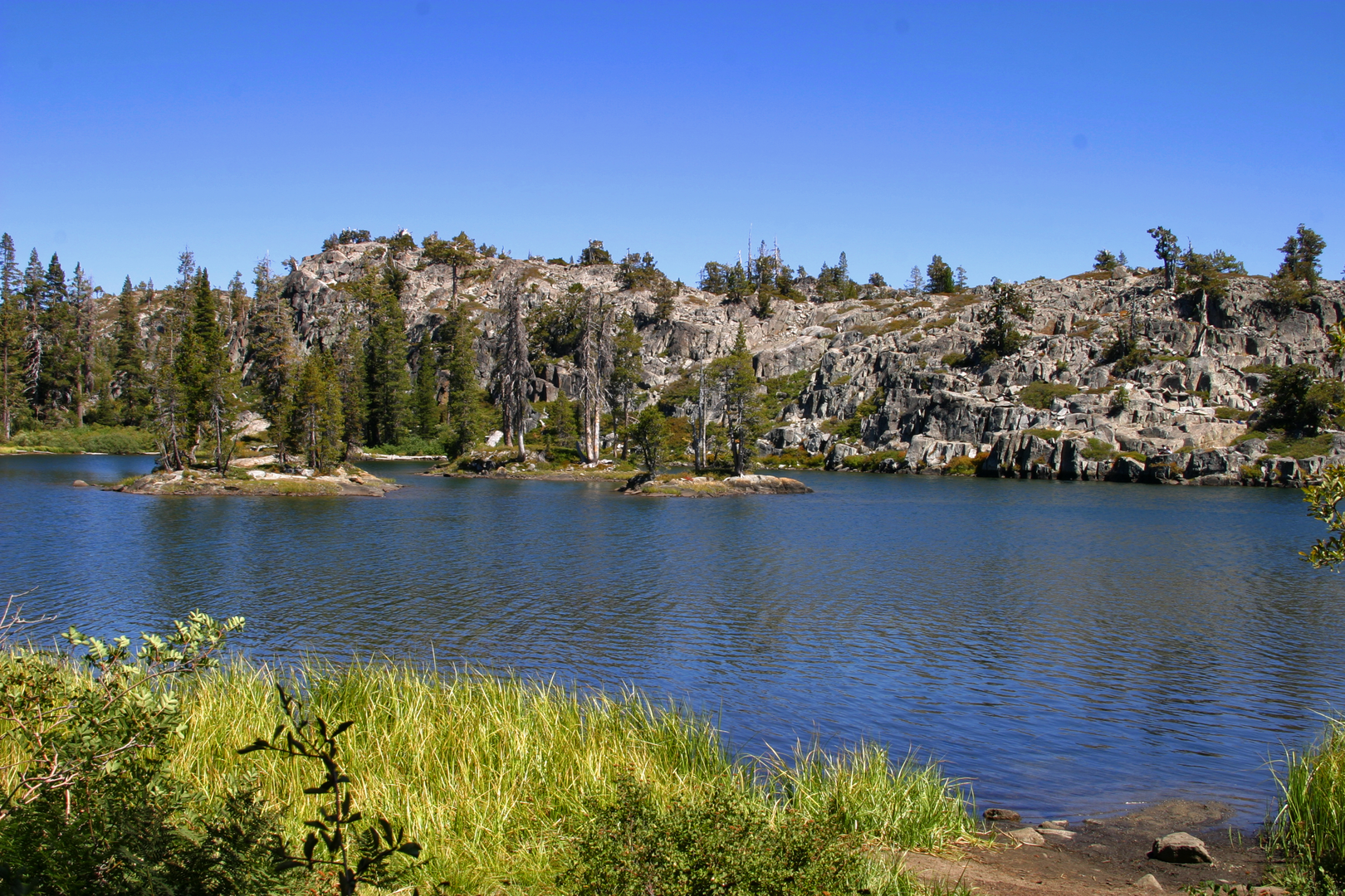 An image depicting the trail Loch Even Lakes via Cherry Point Trail and its surrounding area.