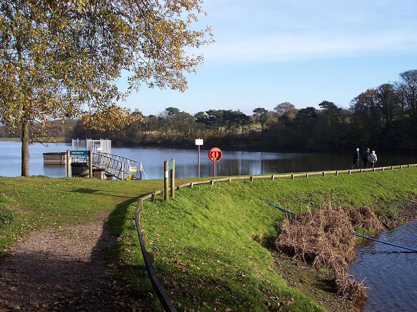 An image depicting the trail Worthington and Arley Reservoir Walk and its surrounding area.