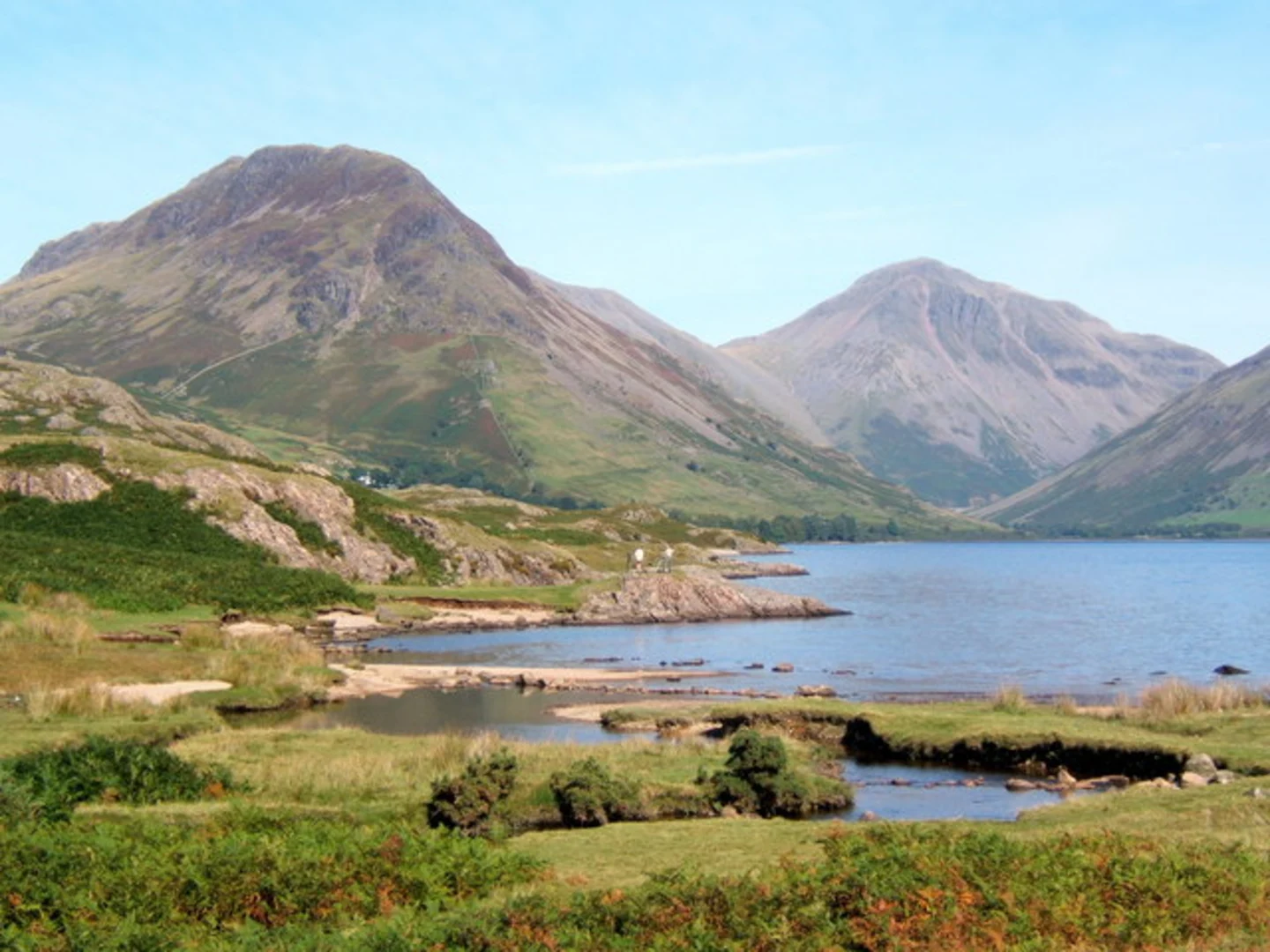 An image depicting the trail Whin Rigg, Illgill Head and Wast Water Lake Loop and its surrounding area.