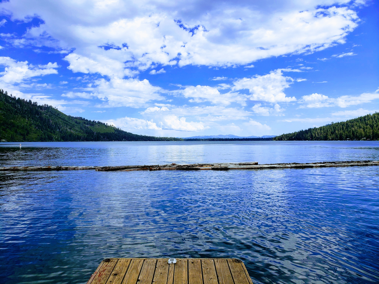 An image depicting the trail Triangle Lake Trail and its surrounding area.