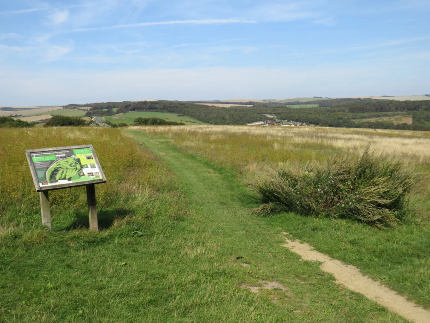 An image depicting the trail Moulsecoomb Wild Park Loop and its surrounding area.
