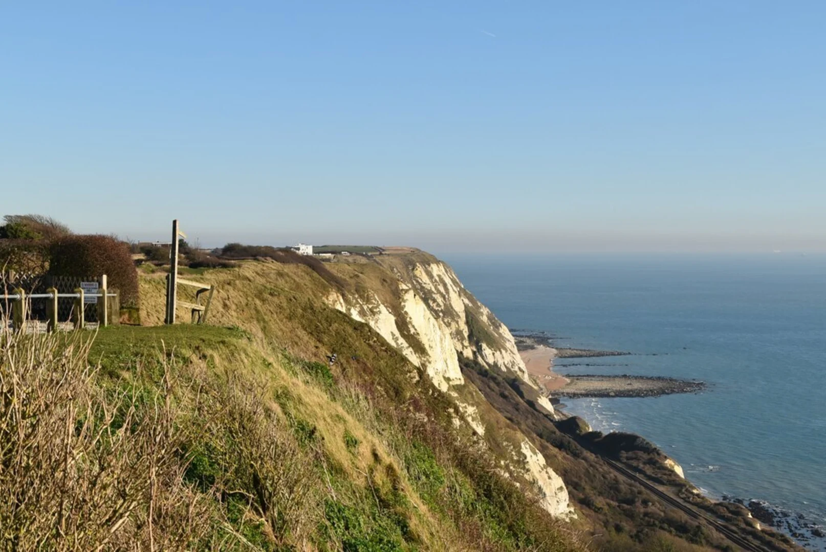 An image depicting the trail East Cliff and Warren Country Park and its surrounding area.