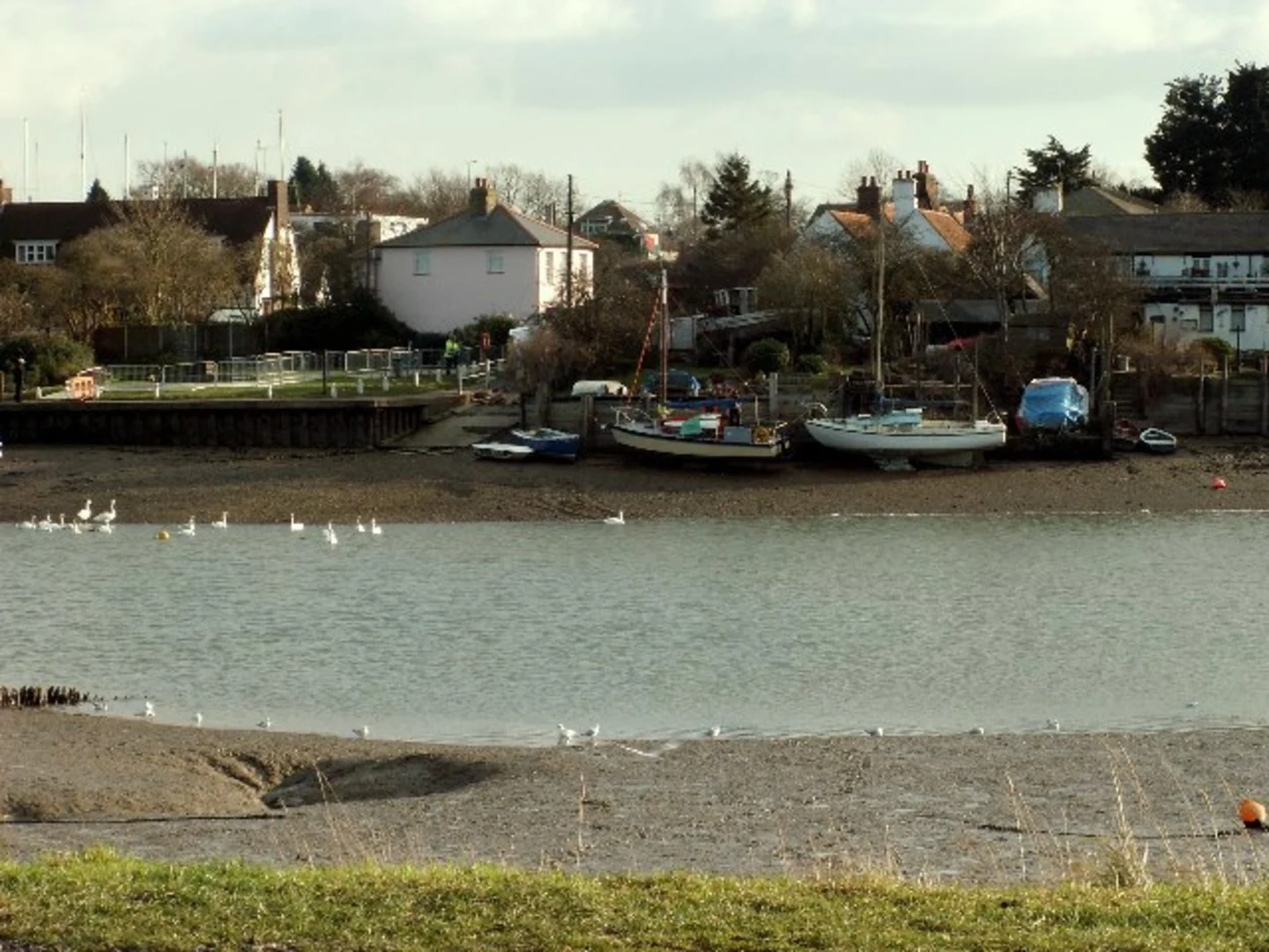 An image depicting the trail River Crouch Walk - Hullbridge and its surrounding area.