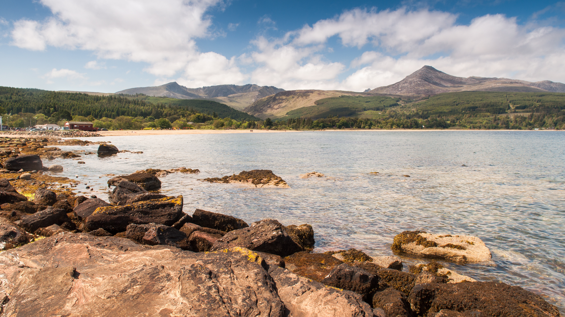 An image depicting the trail Ben Nuis, Beinn Tarsuinn, Beinn a' Chliabhain and Cnoc Breac Loop from Brodick Bay and its surrounding area.