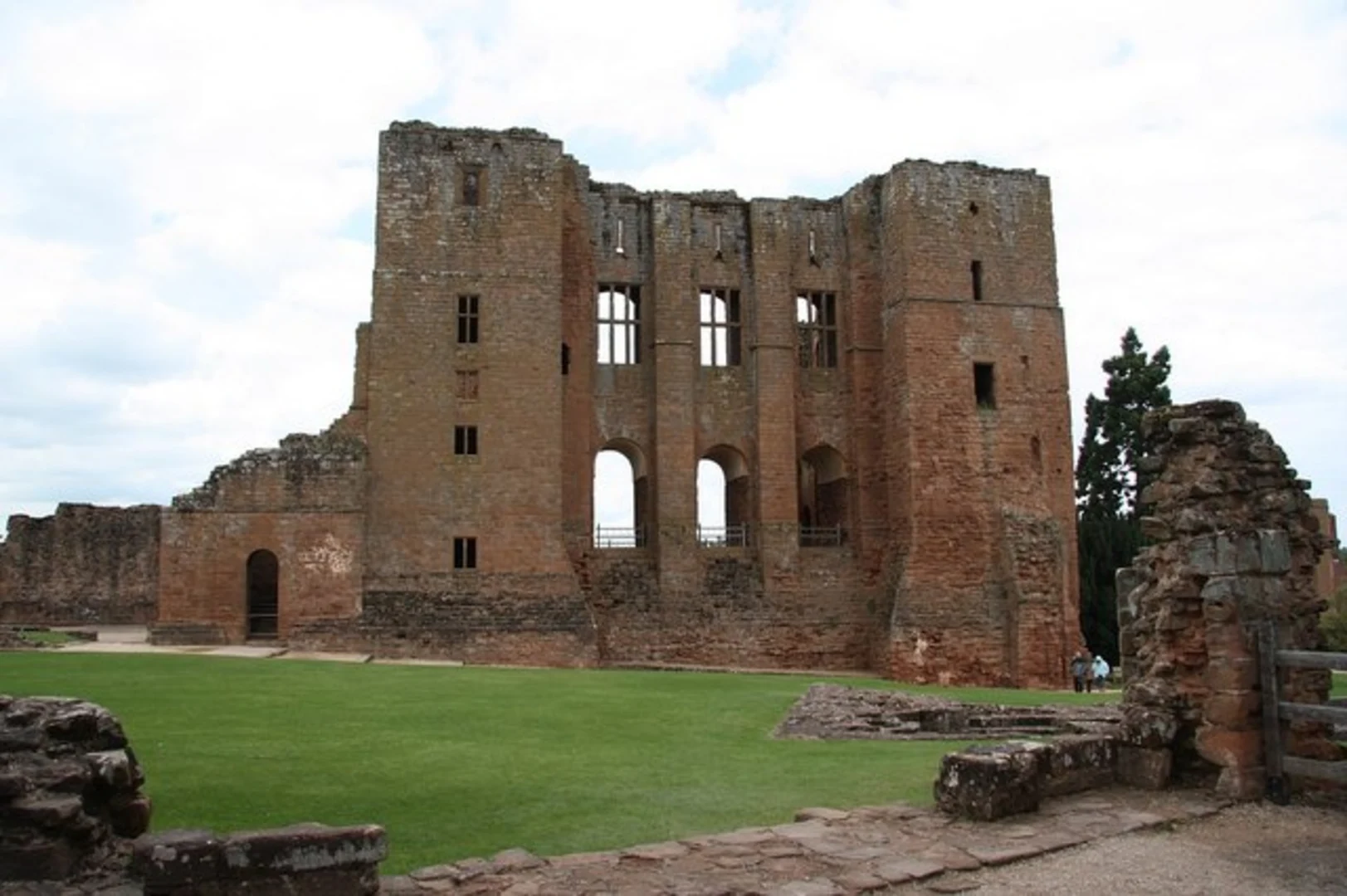 Honiley, Beausale and Kenilworth Loop via Kenilworth Castle | Metropol