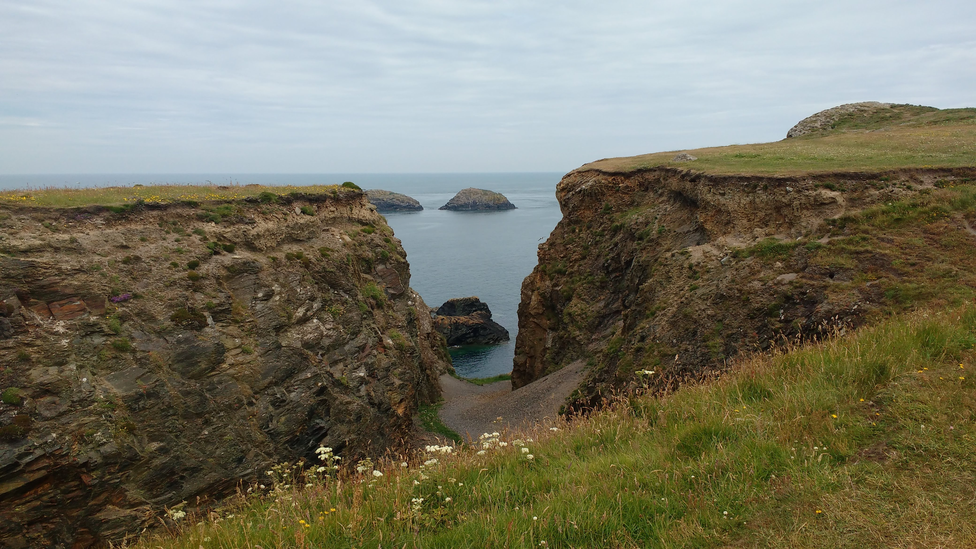 An image depicting the trail Porthgain Walk and its surrounding area.