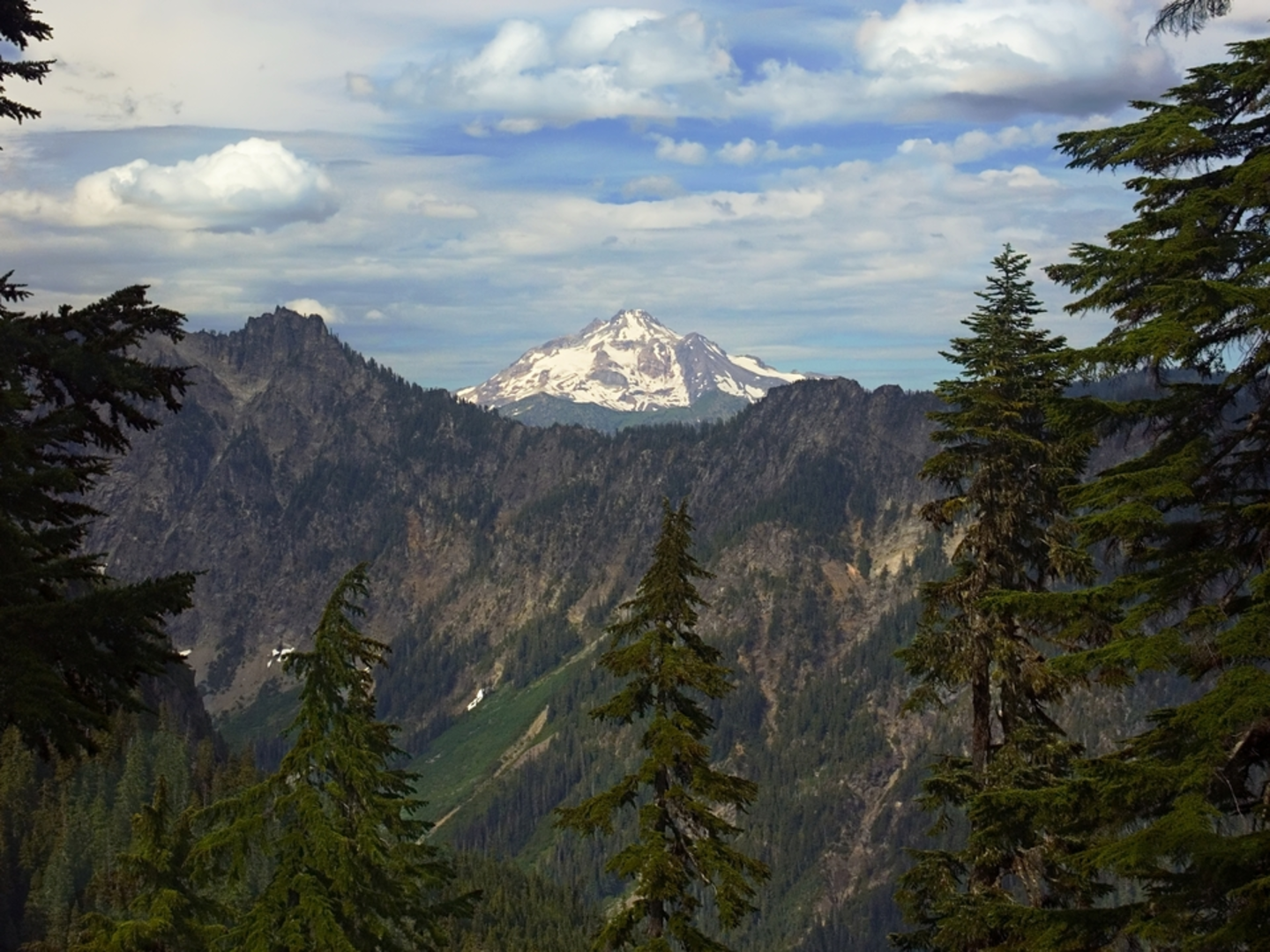 An image depicting the trail West Cady Ridge Trail and its surrounding area.