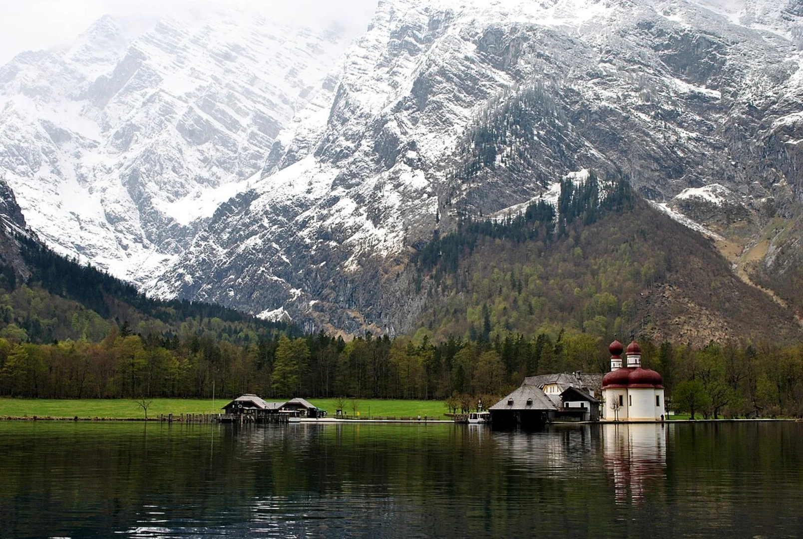 An image depicting the trail Königssee to St Bartholomä via Rinnkendlsteig and its surrounding area.