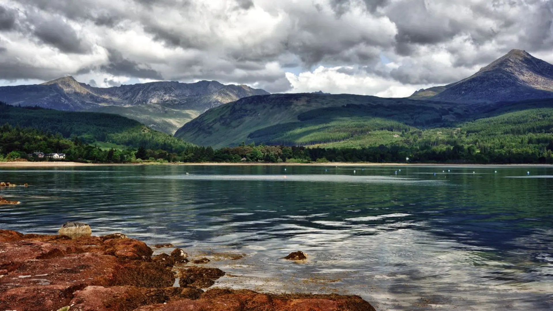 An image depicting the trail Arran Coastal Way and its surrounding area.