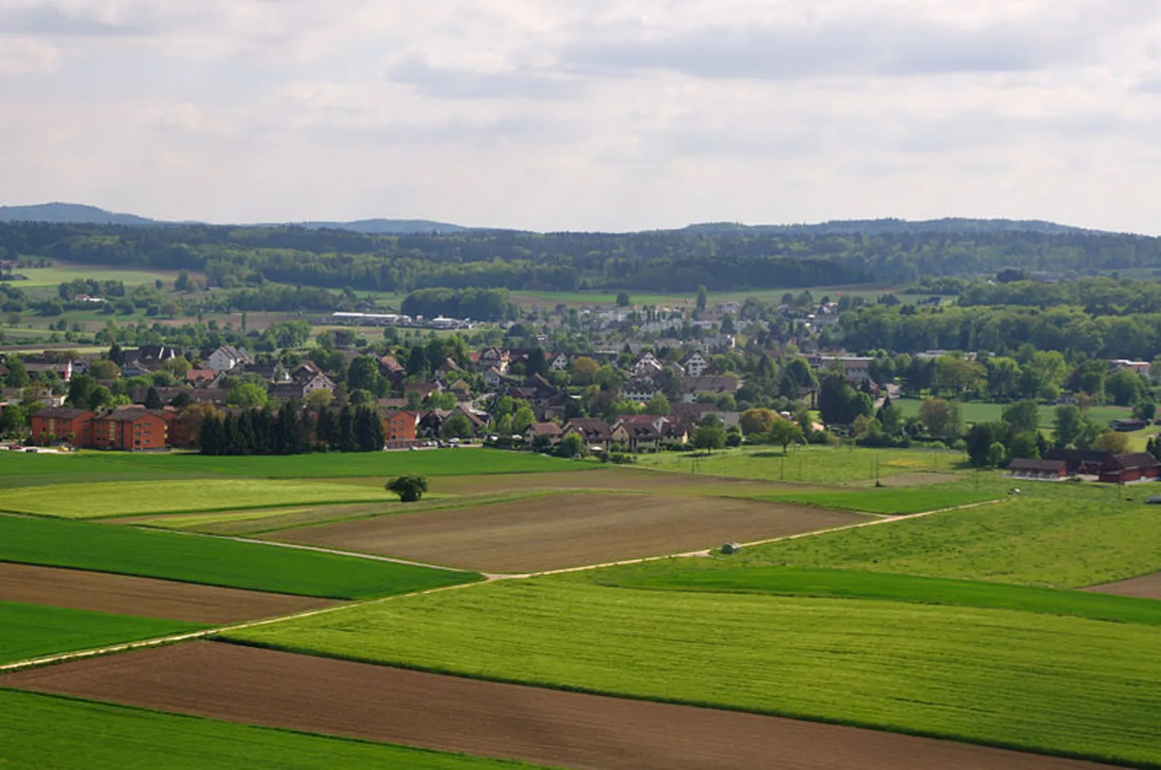 An image depicting the trail Flughafen Loop Trail and its surrounding area.