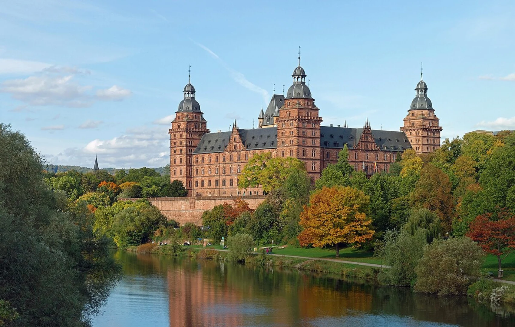 An image depicting the trail Aschaffenburg and Spessartweg and its surrounding area.