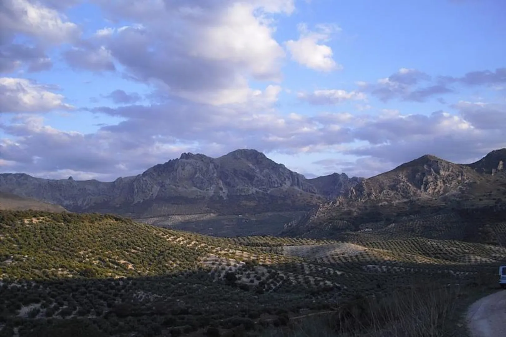 An image depicting the trail Carcabuey - Los Villares and its surrounding area.