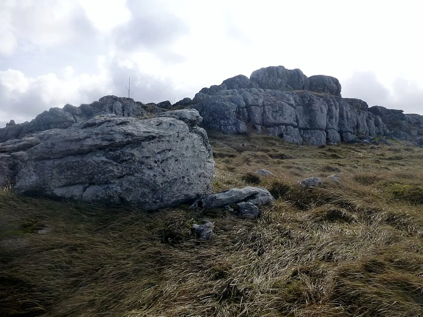 An image depicting the trail Newbiggin Craggs and Farleton Fell Loop and its surrounding area.