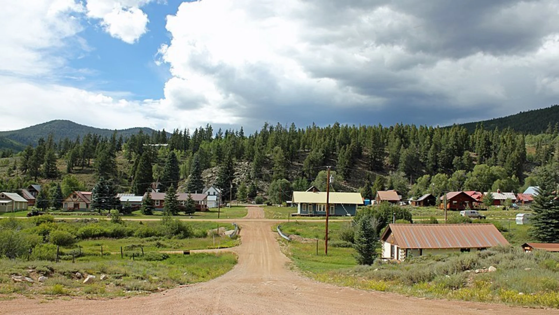 An image depicting the trail Middle Quartz Trail and its surrounding area.