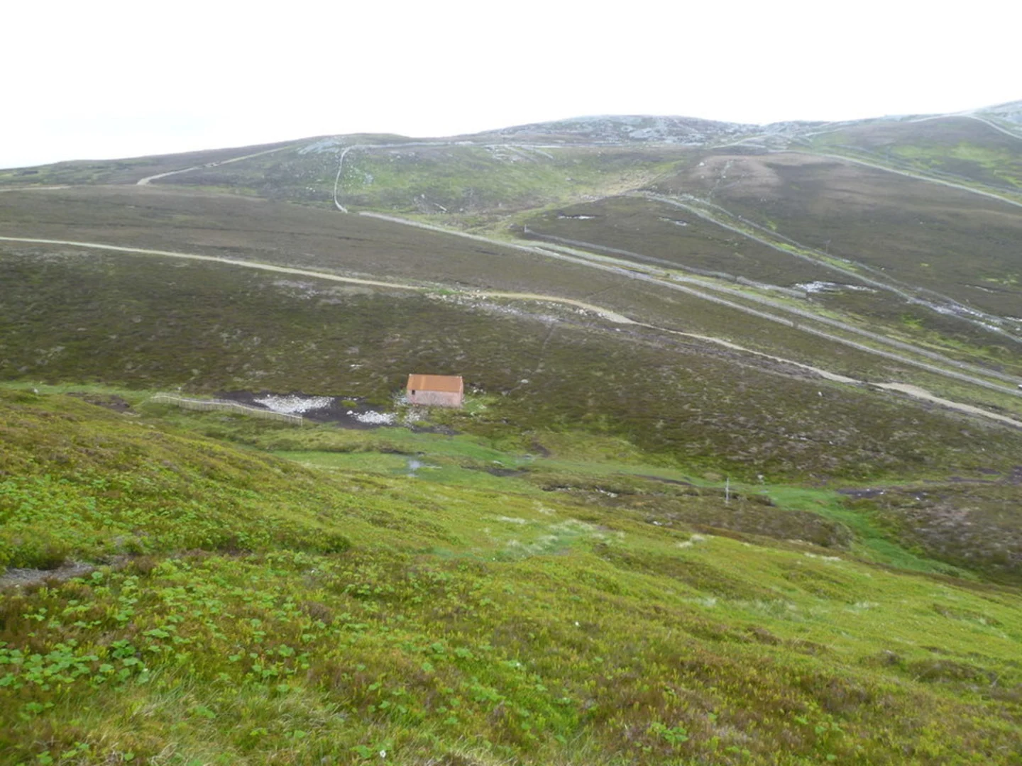 An image depicting the trail Càrn Aosda and its surrounding area.