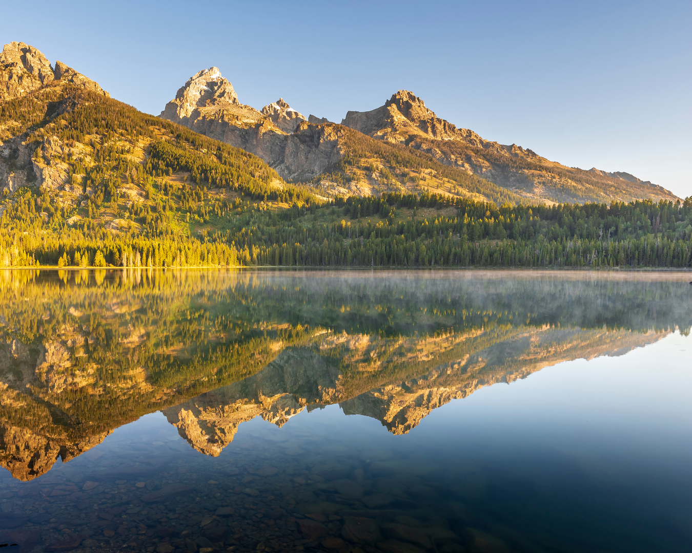 An image depicting the trail Teton Crest Trail and its surrounding area.