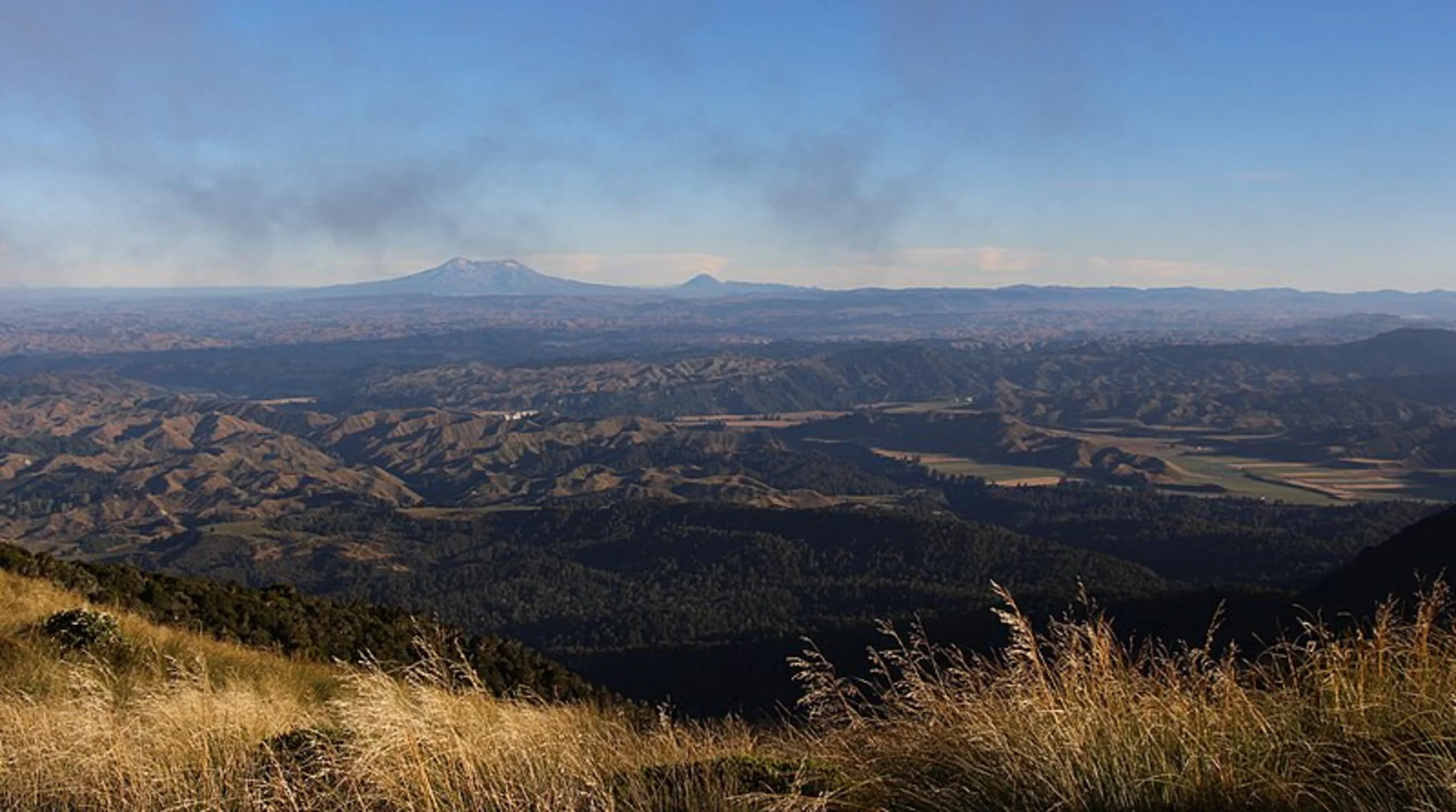 An image depicting the trail Rangiwahia Hut - Deadmans Track and its surrounding area.