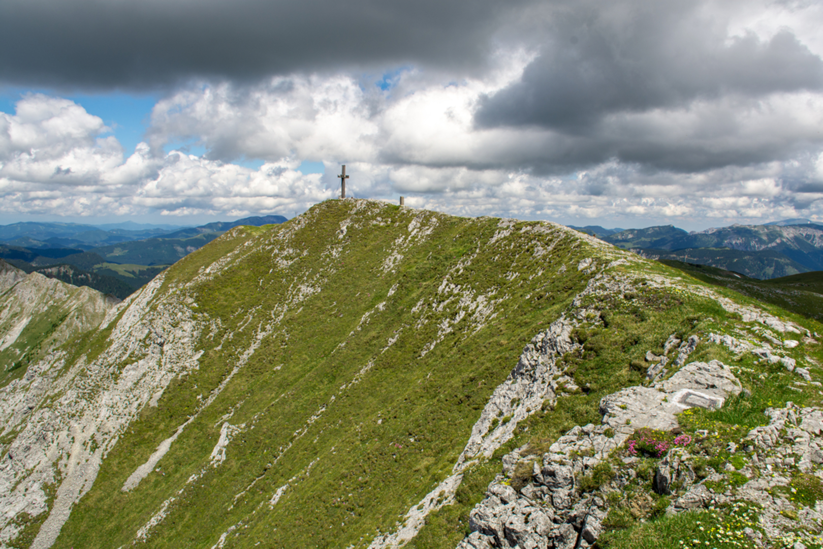 An image depicting the trail Brunnalm to Hohe Veitsch and its surrounding area.
