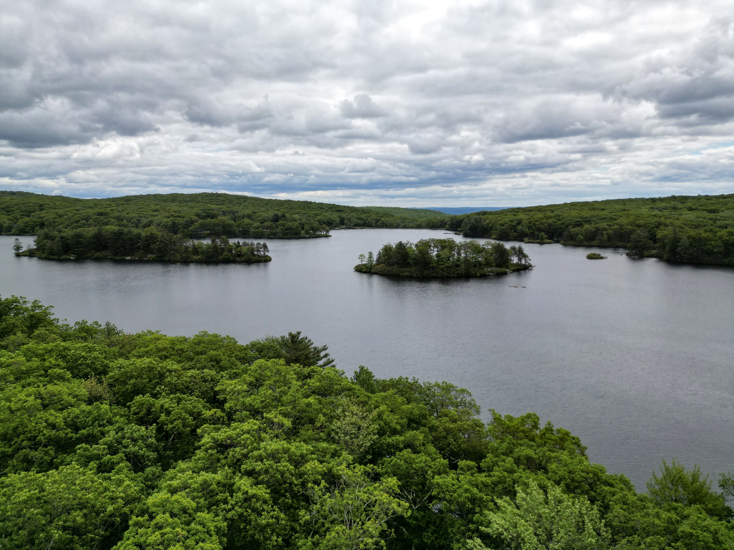 An image depicting the trail Buchanan Mountain, Island Pond Mountain and Lake Tiorati via Appalachian Trail and its surrounding area.