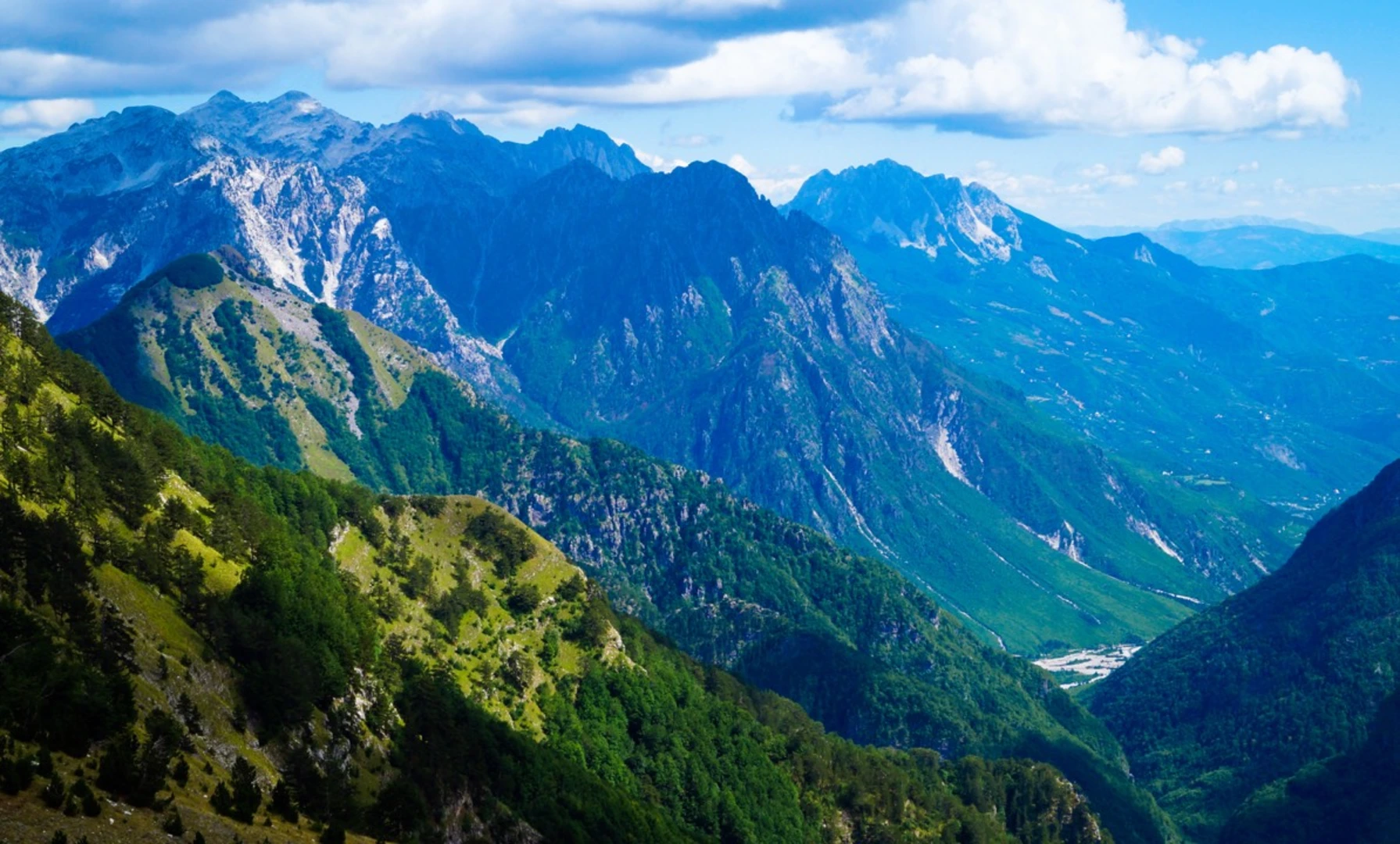 An image depicting the trail Via Dinarica Kosovo and its surrounding area.