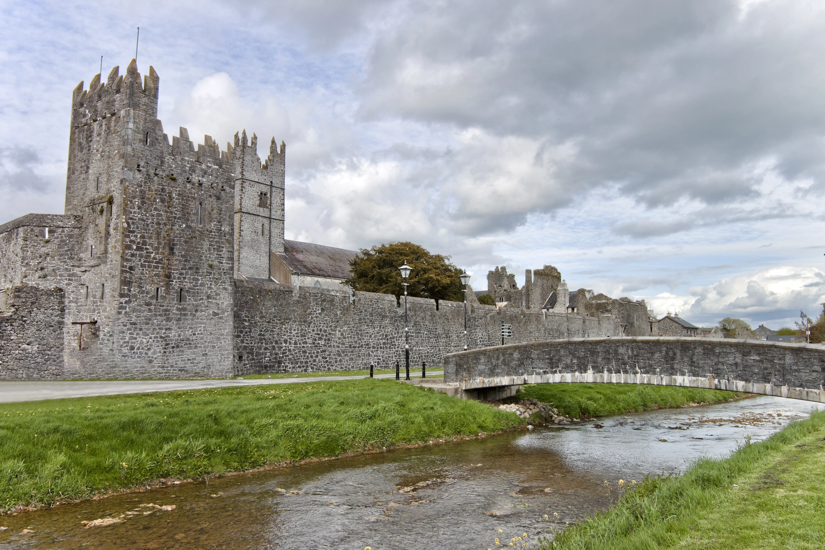 An image depicting the trail Fethard Castle Trail and its surrounding area.