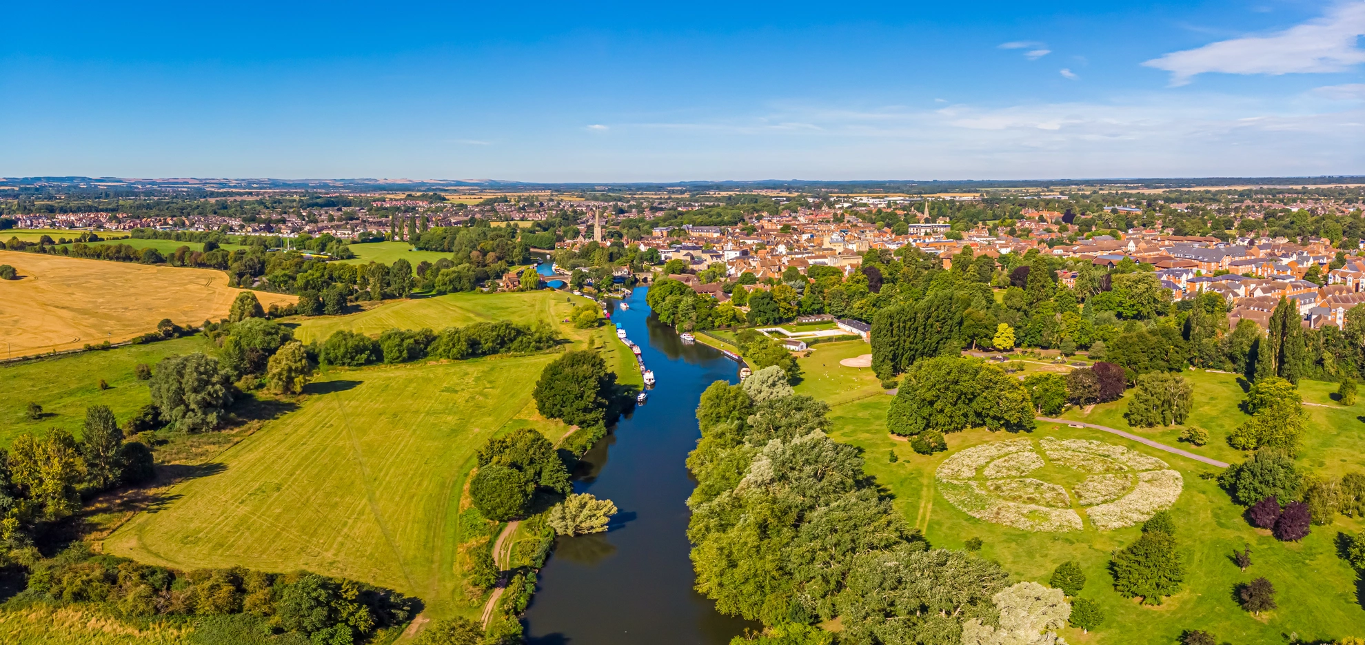An image depicting the trail Thames Pilgrim Way and its surrounding area.