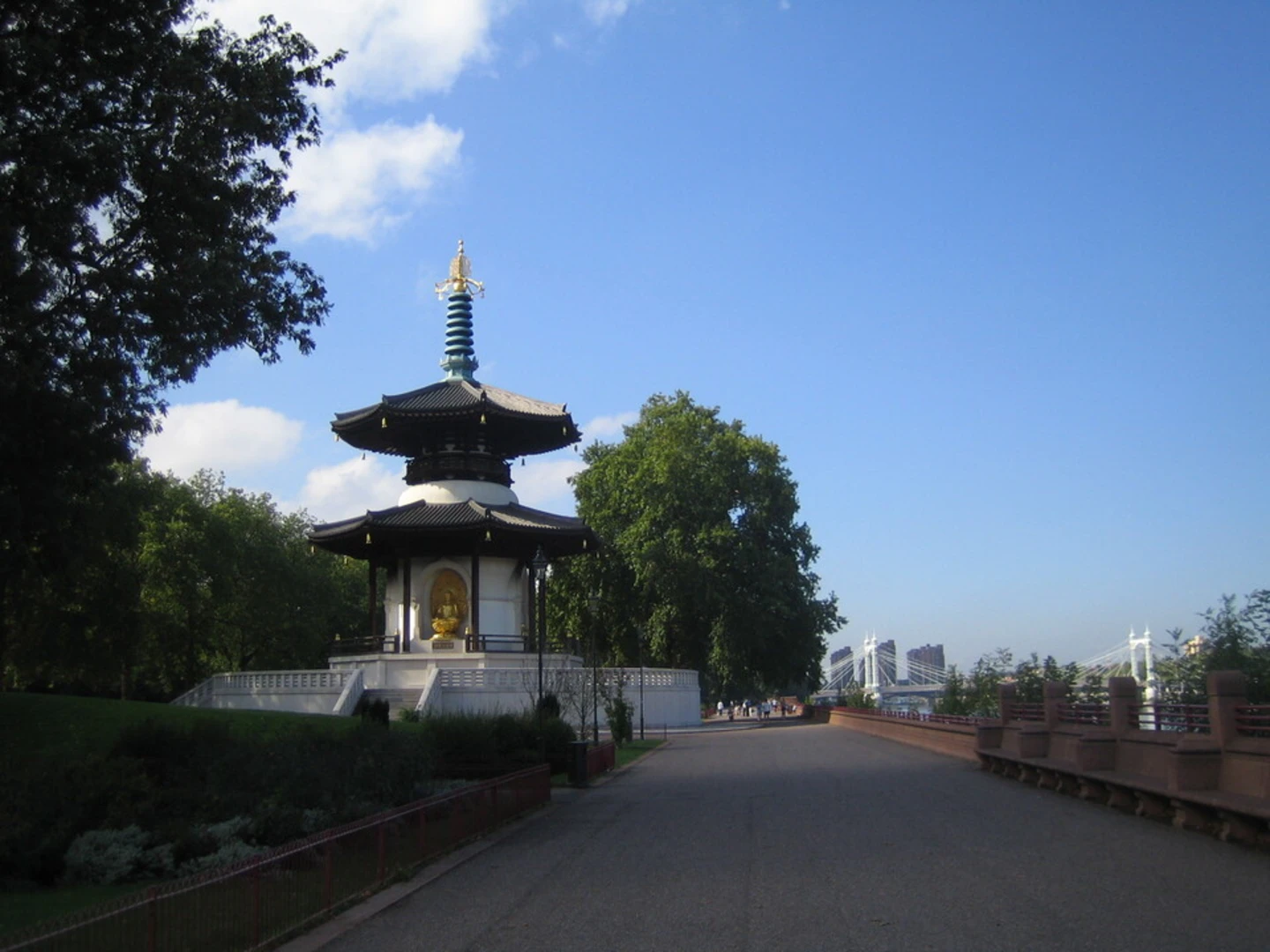 An image depicting the trail Battersea Park Loop and its surrounding area.