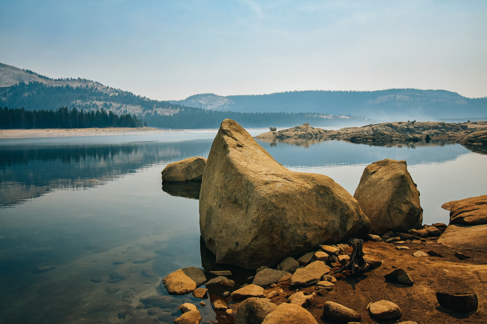 An image depicting the trail Cliff Lake via Dinkey Lakes Trail and its surrounding area.