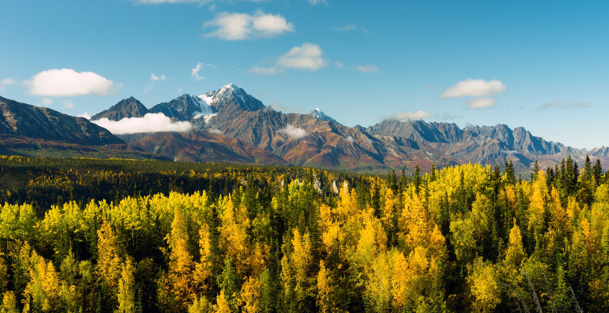 An image depicting the trail Russian Lakes Trail and its surrounding area.