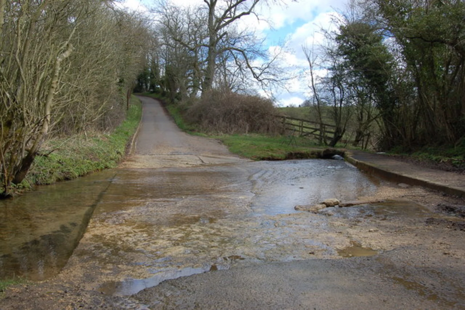 An image depicting the trail Guiting Power and Barton Loop and its surrounding area.
