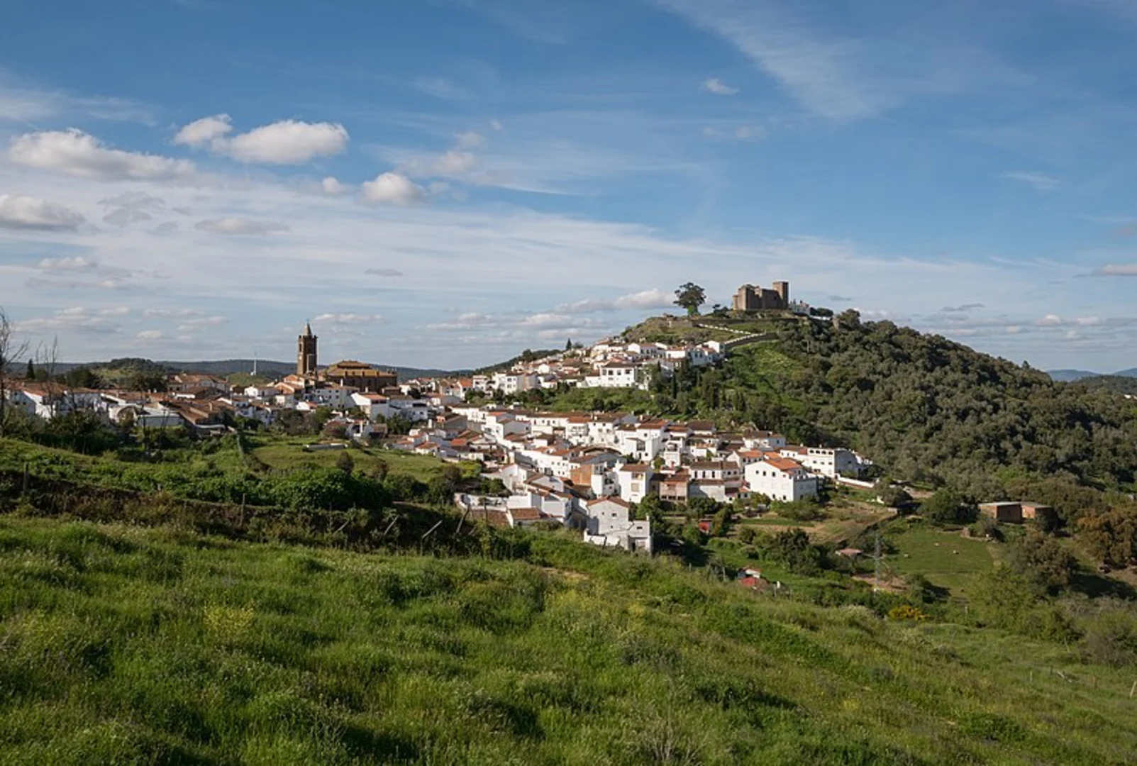 An image depicting the trail Cortegana - Almonaster la Real and its surrounding area.