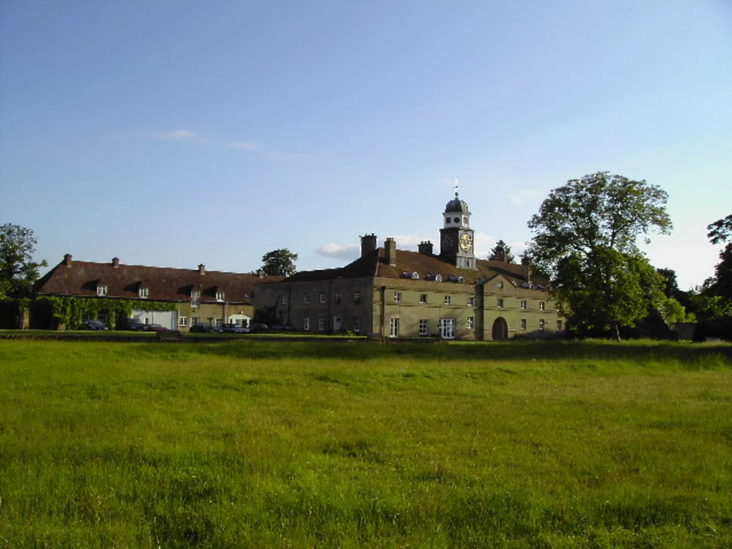 An image depicting the trail Wandlebury Country Park Circular Walk and its surrounding area.