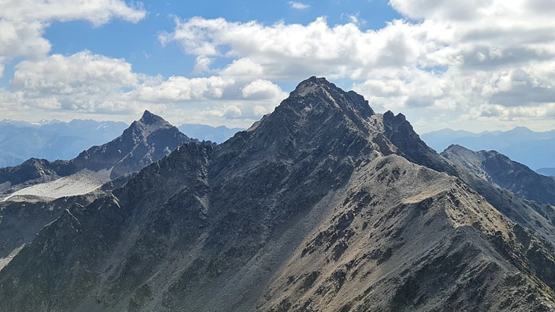 An image depicting the trail S - Charl to Val Sesvenna and Fuorcla Sesvenna and its surrounding area.