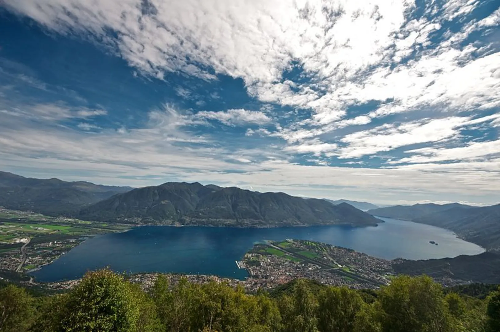 An image depicting the trail San Nazzaro to Vira Gambarogno and its surrounding area.