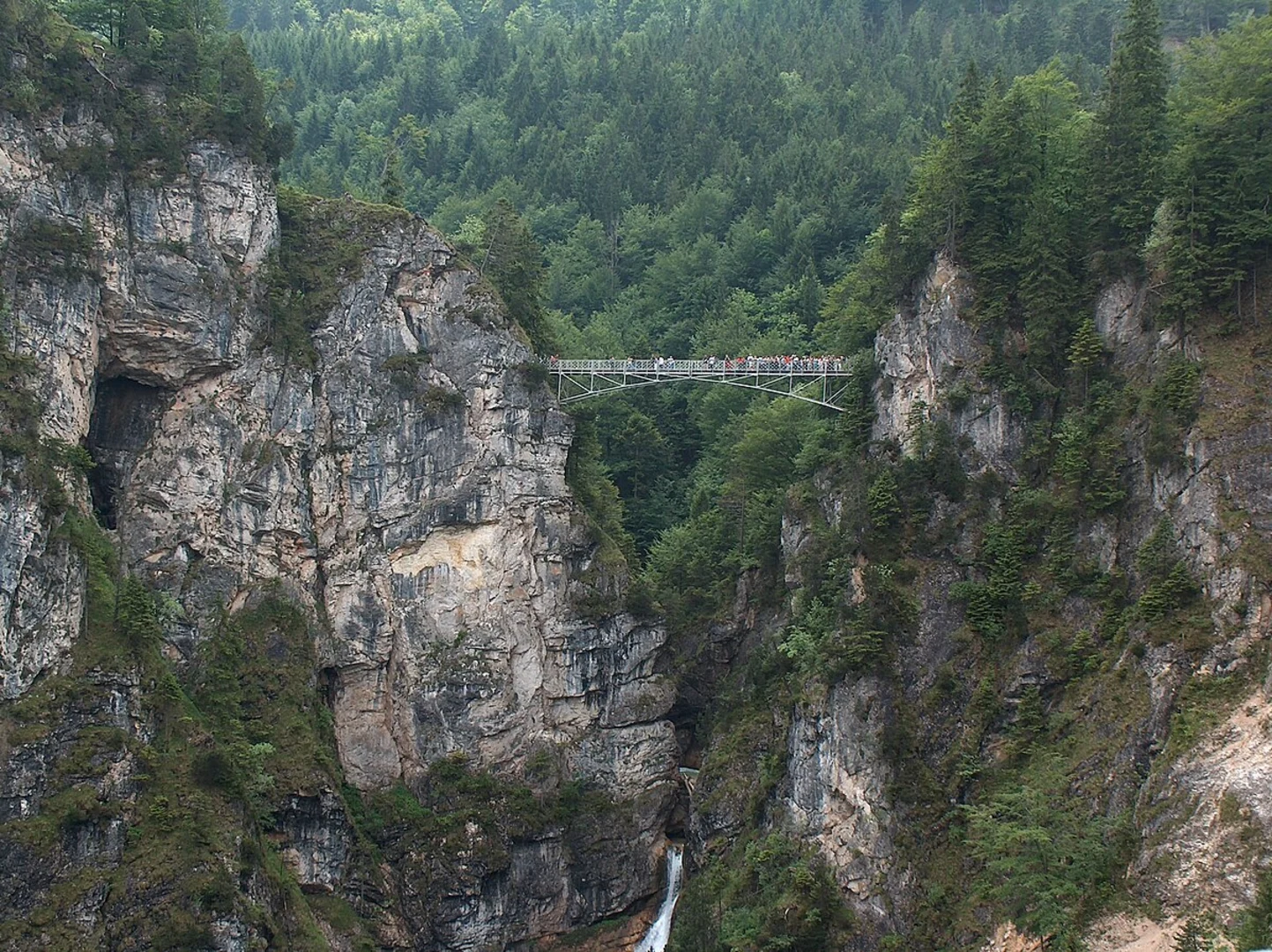 An image depicting the trail Füssen to Tegelberg via Wasserlaeufer Route and Schwansee and its surrounding area.